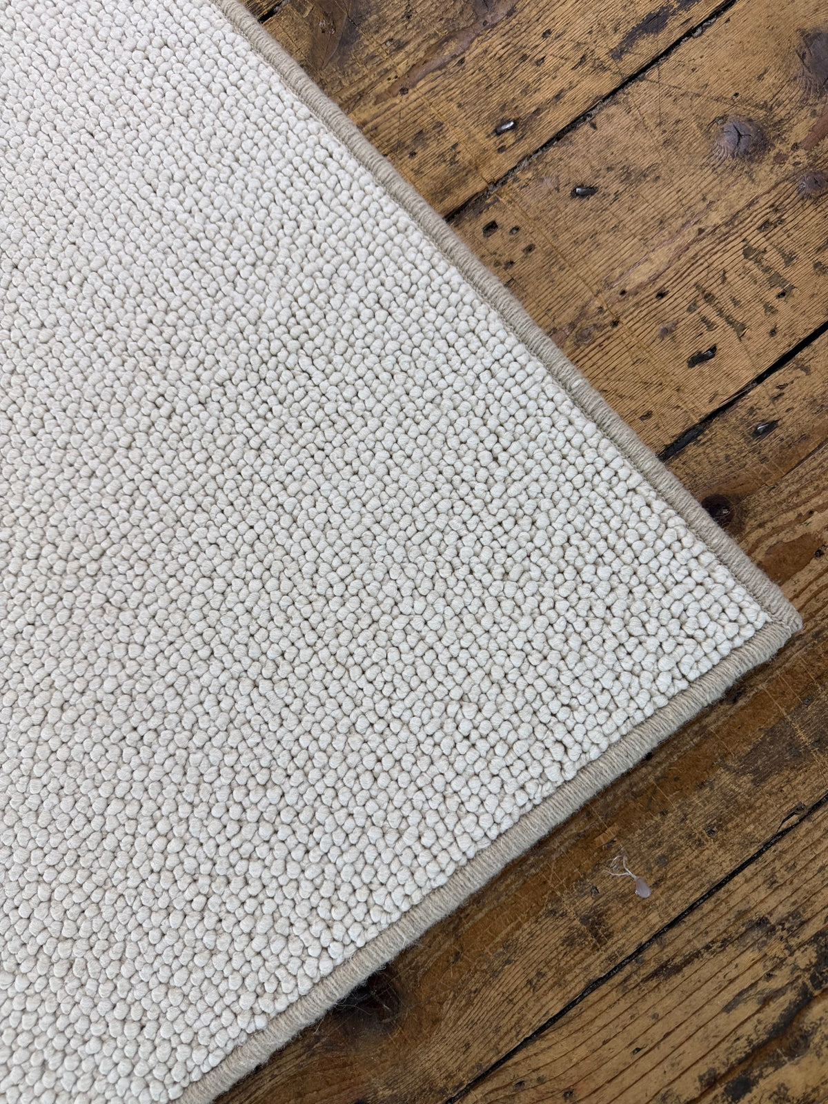 Snow 100% polypropylene rug 210cm x 254cm