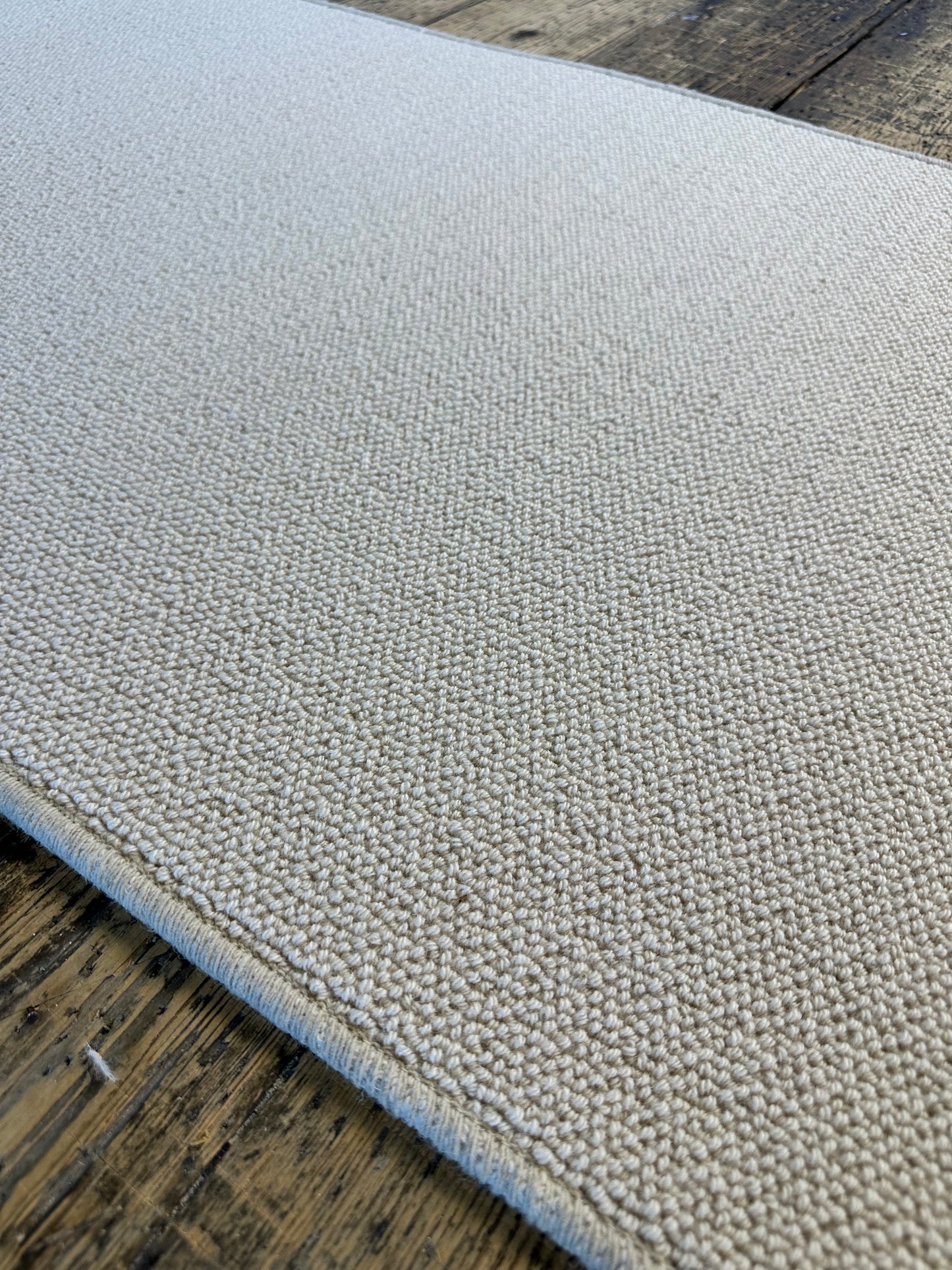White flake 100% wool runner 70cm x 260cm