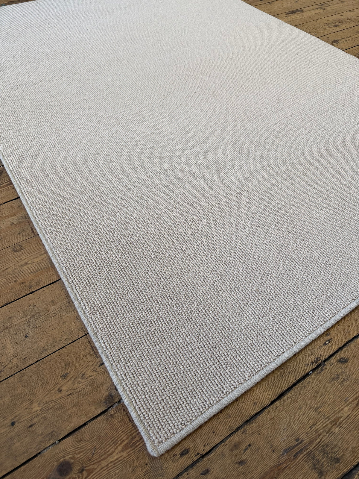 Royal 100% wool rug 160cm x 227cm