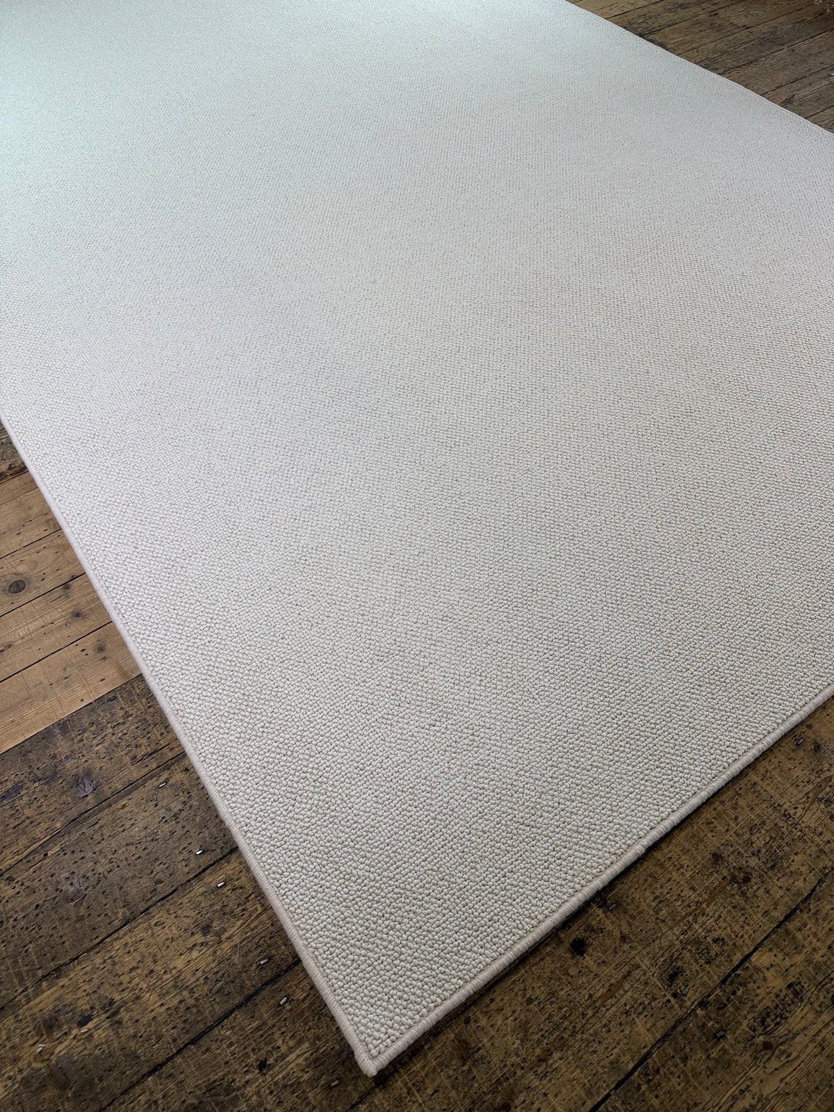 Pearled ivory 100% polypropylene rug 225cm x 357cm