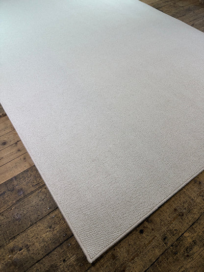 Pearled ivory 100% polypropylene rug 225cm x 357cm
