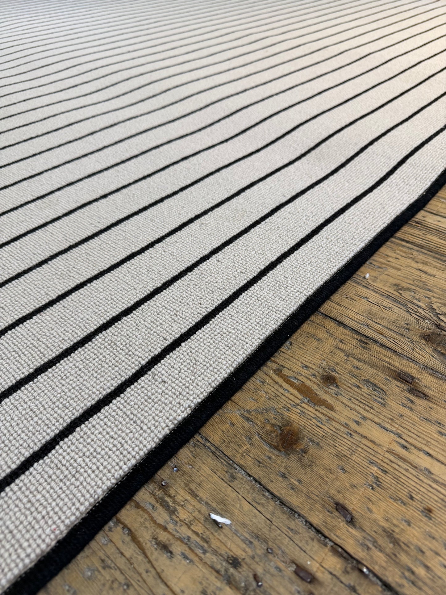 Oreo 100% wool rug 210cm x 266cm