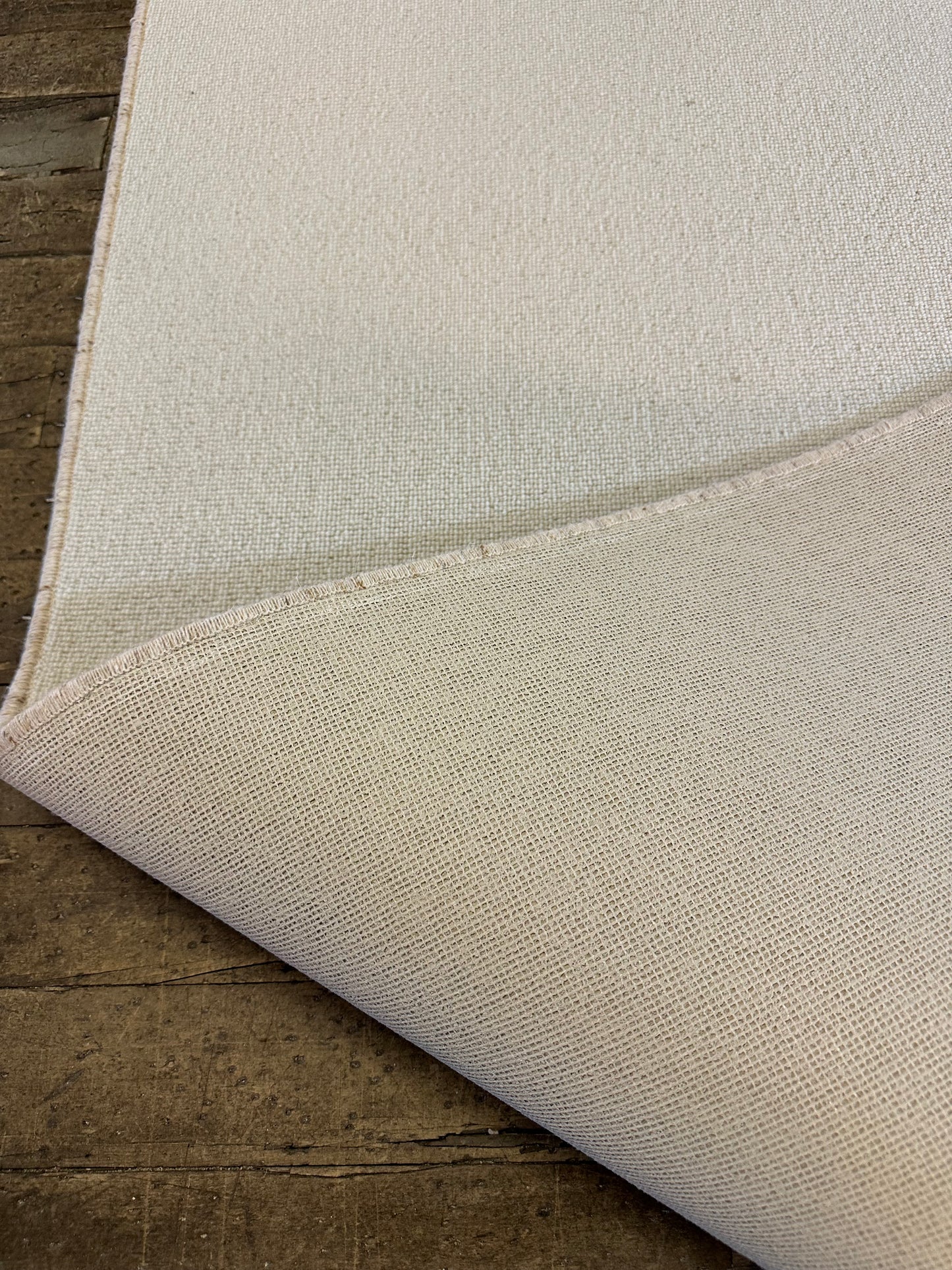 White Flake 100% wool rug 240cm x 282cm