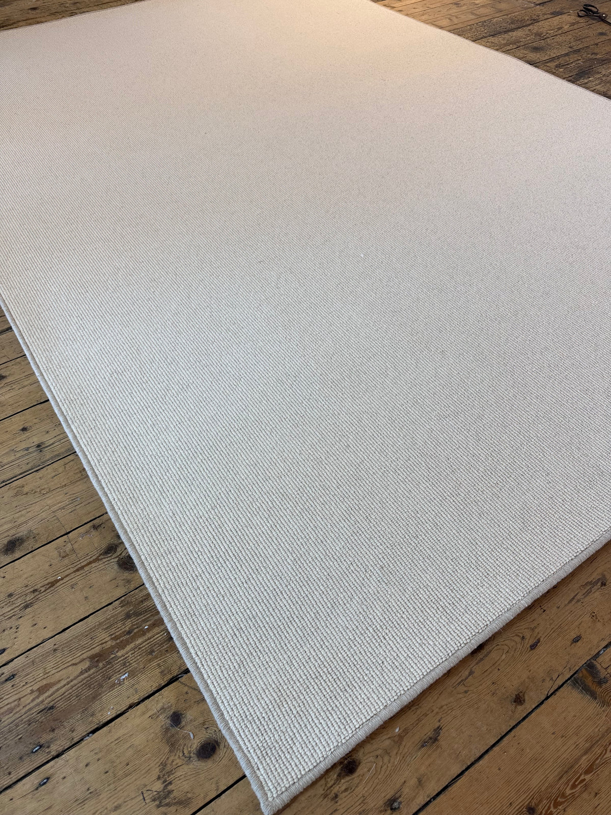Tawny 100% undyed wool rug 220cm x 320cm