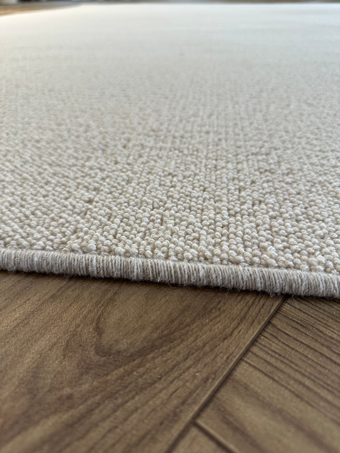 White Cream 100% wool rug 235cm x 325cm