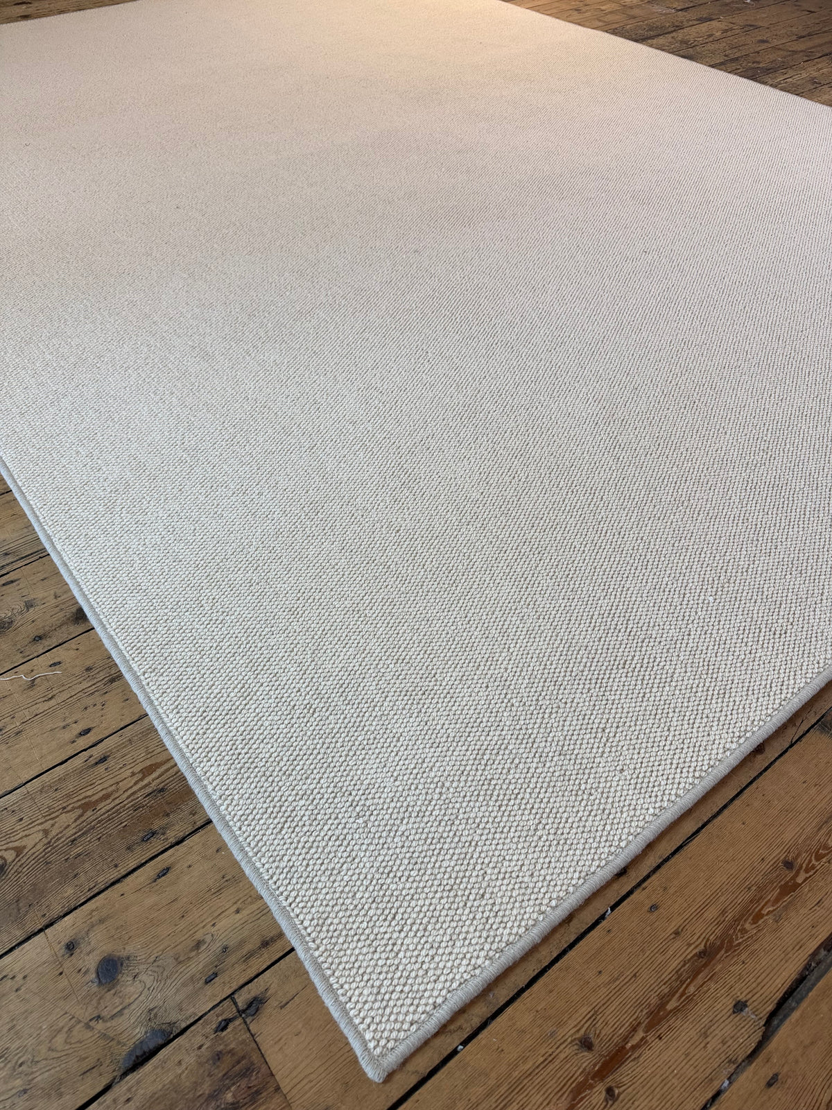 Eagle 100% undyed wool rug 250cm x 350cm