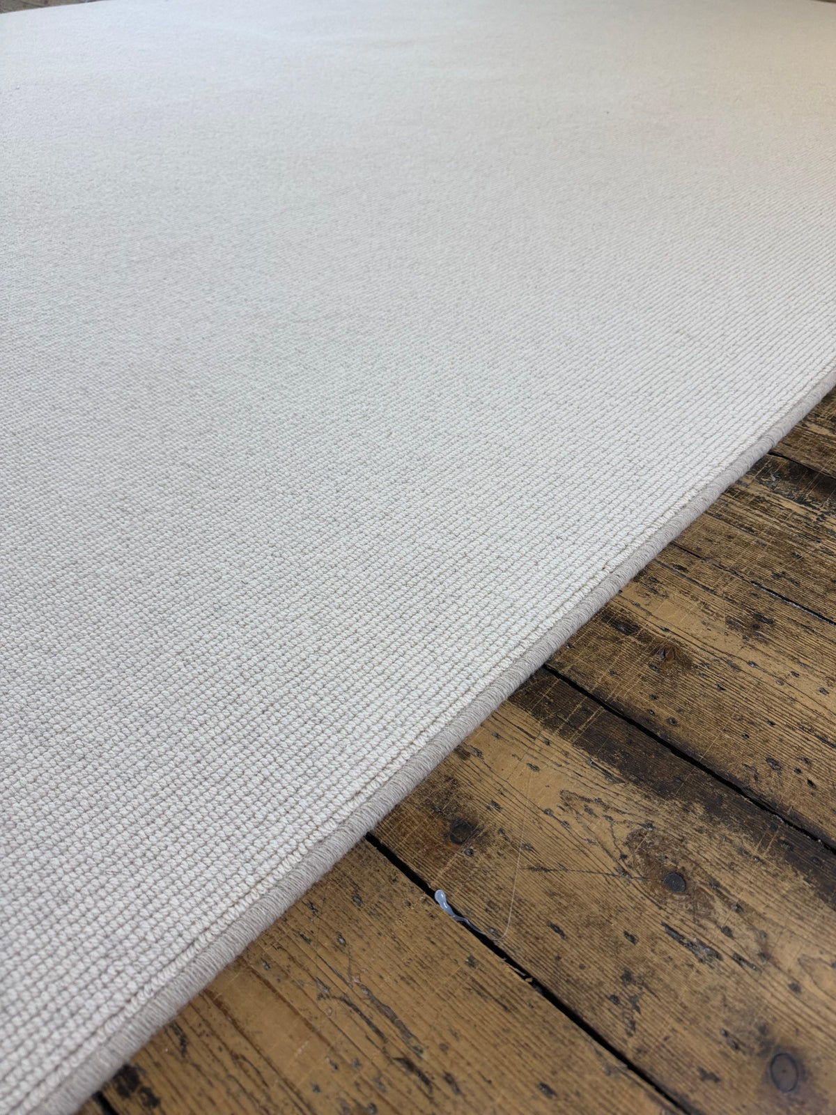 Tawny 100% wool rug 240cm x 340cm