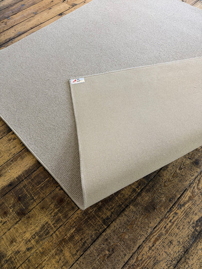 Hessian 100% wool rug 200cm x 250cm