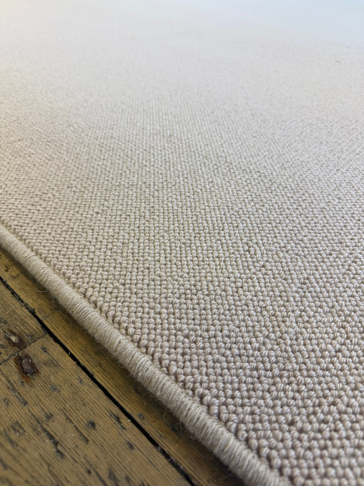 Ashdown 100% wool rug 224cm x 323cm