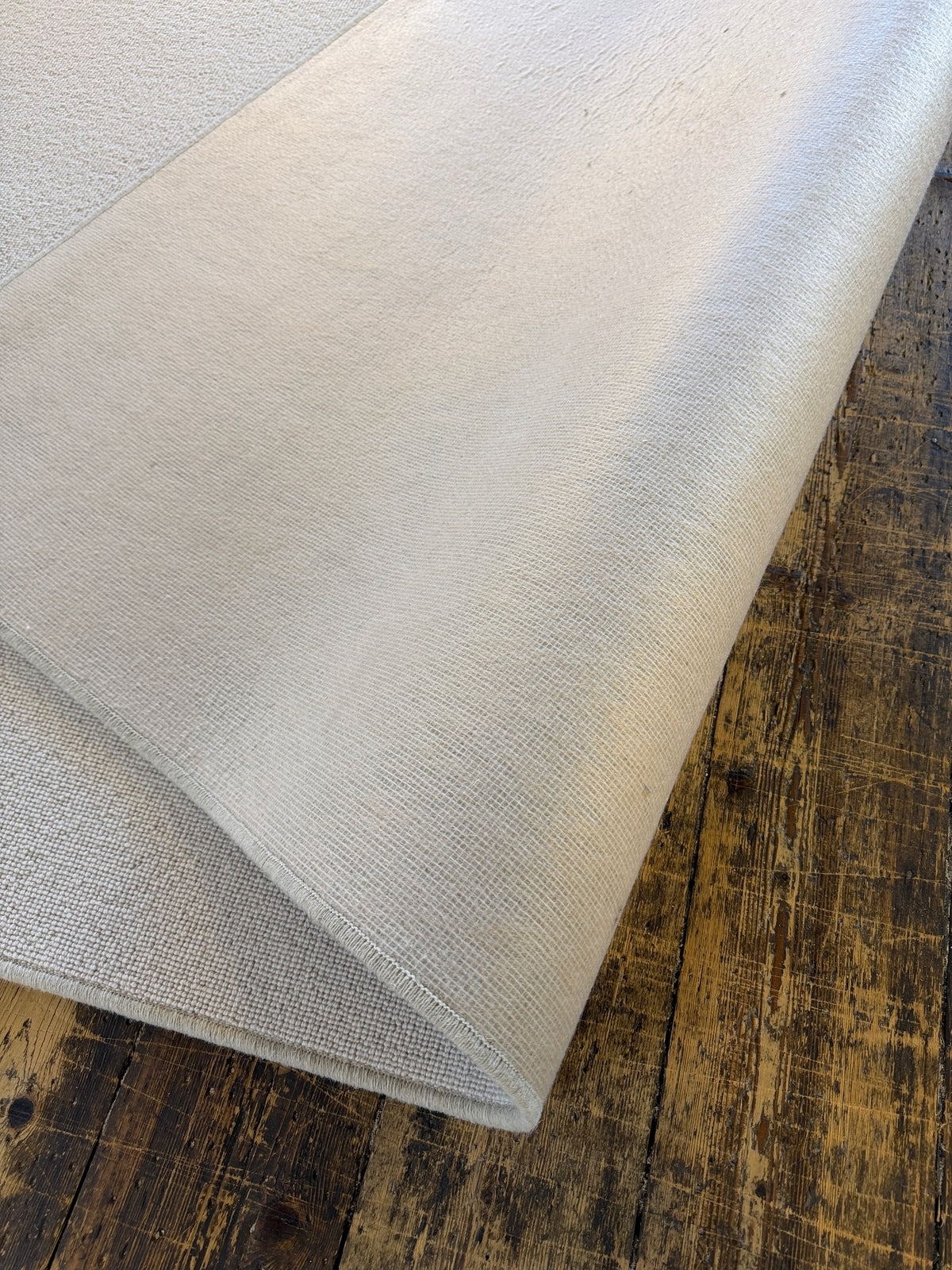 Flake 100% wool rug 215cm x 215cm