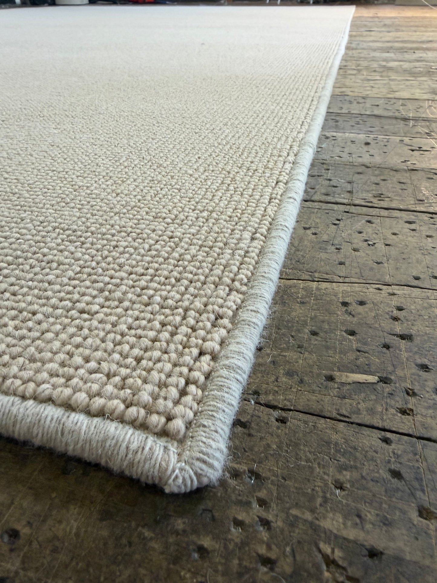 Montadale 100% wool rug 270cm x 400cm