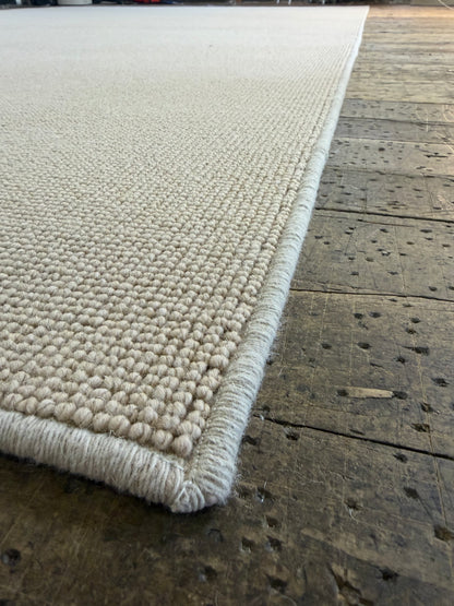 Montadale 100% wool rug 270cm x 400cm