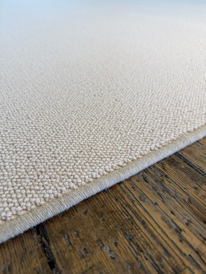 White flake 100% wool rug 270cm x 370cm