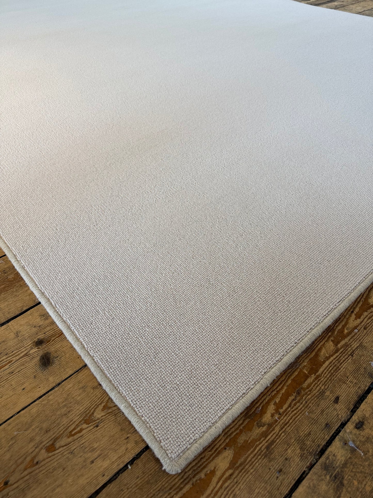 Pebble 100% wool rug 256cm x 343cm
