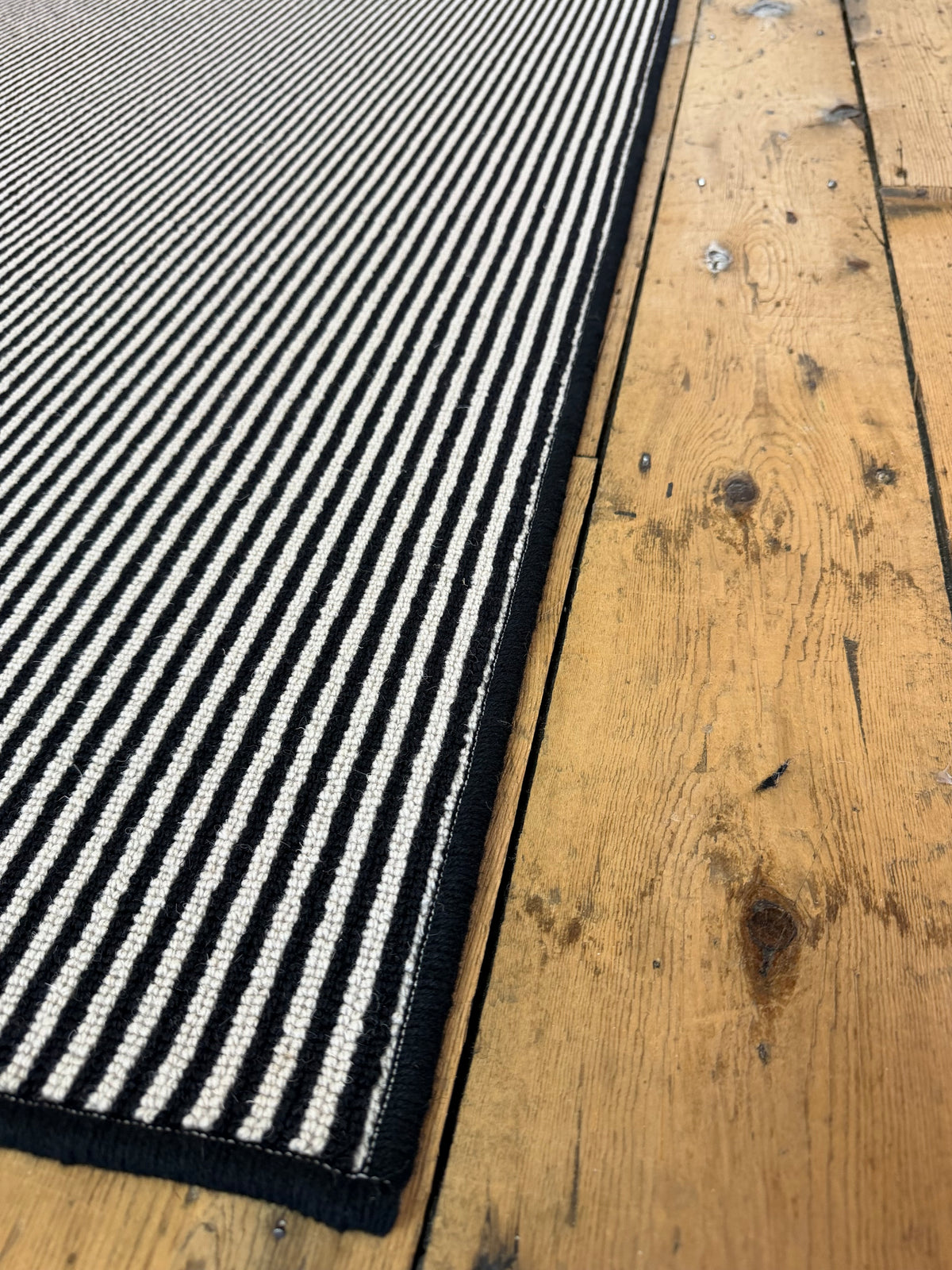 Oreo 100% wool rug 196cm x 272cm