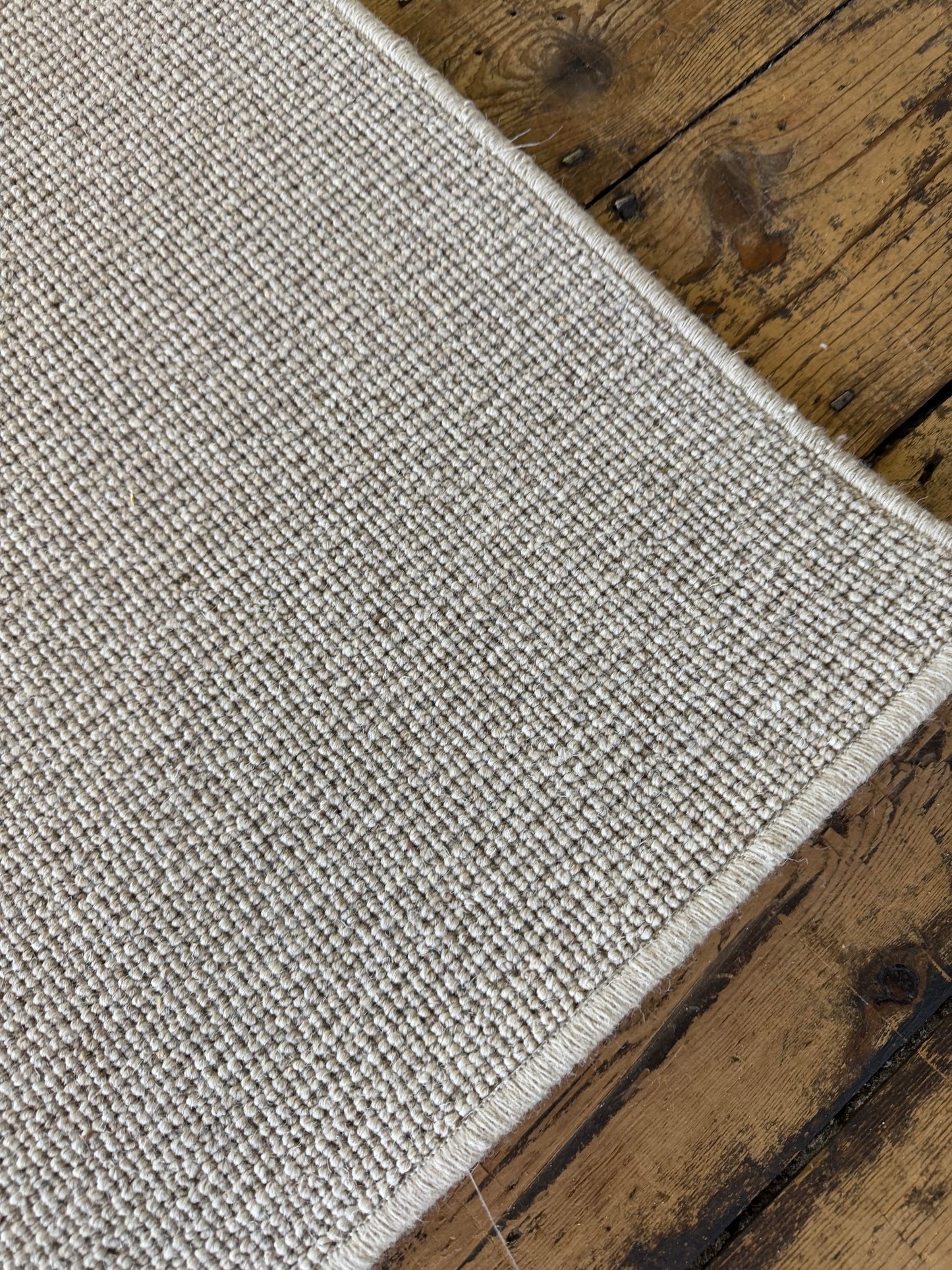 Hessian 100% wool rug 200cm x 250cm