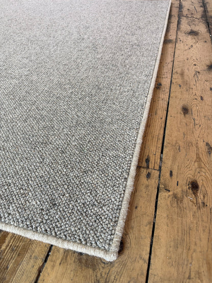 Chert 100% wool rug 177cm x 298cm