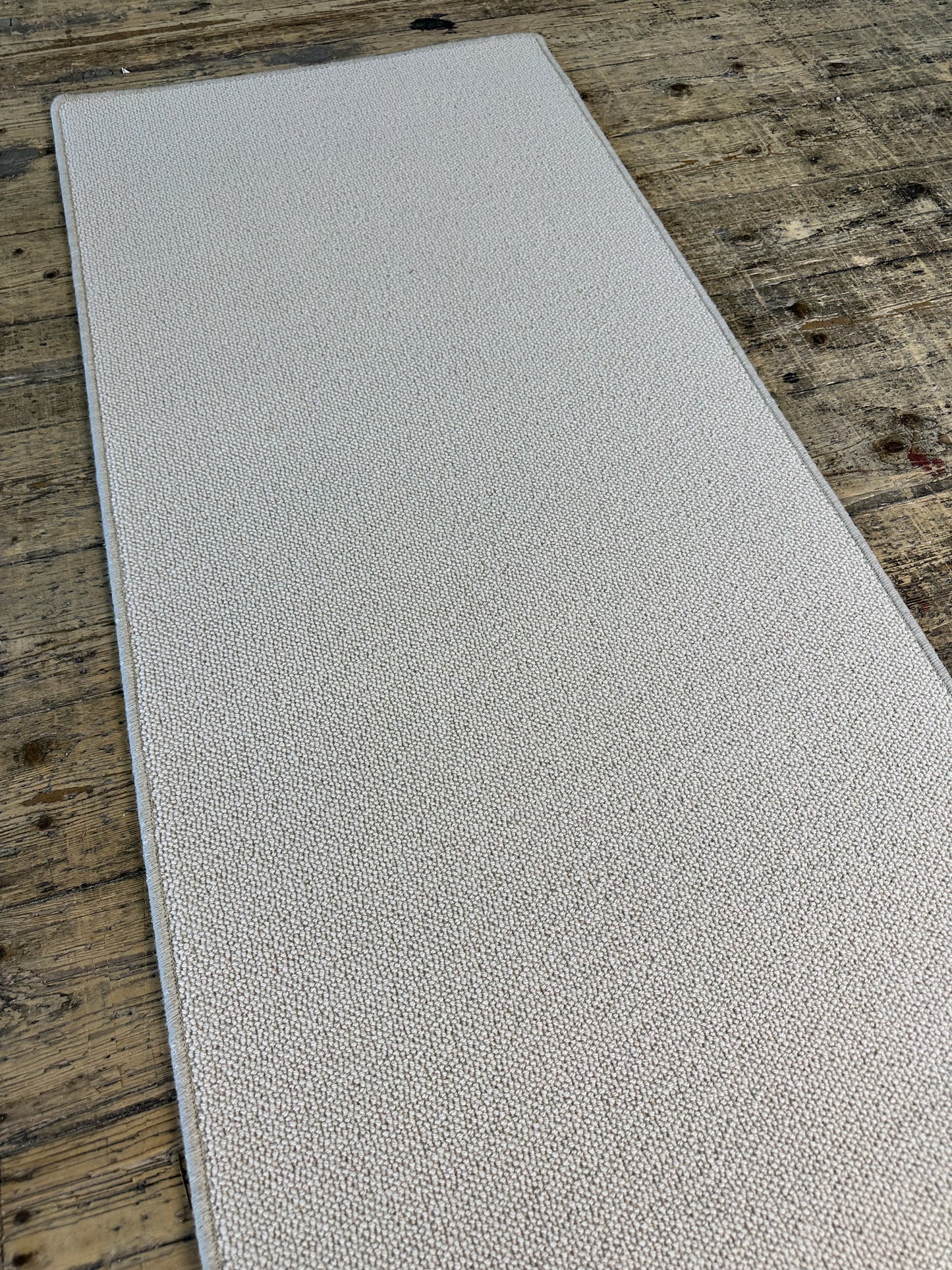 White flake 100% wool runner 70cm x 260cm