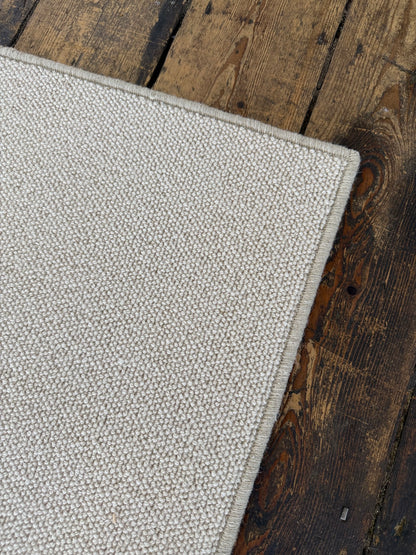 White flake 100% wool rug 270cm x 370cm