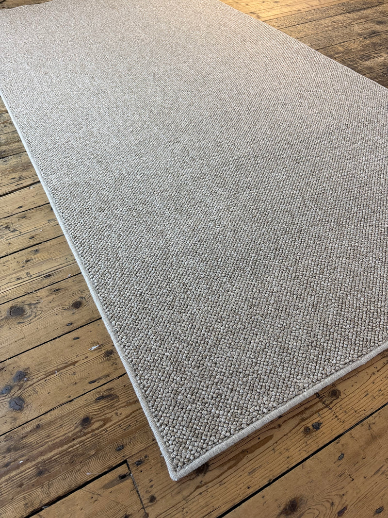 Heirloom 100% polypropylene rug 154cm x 292cm