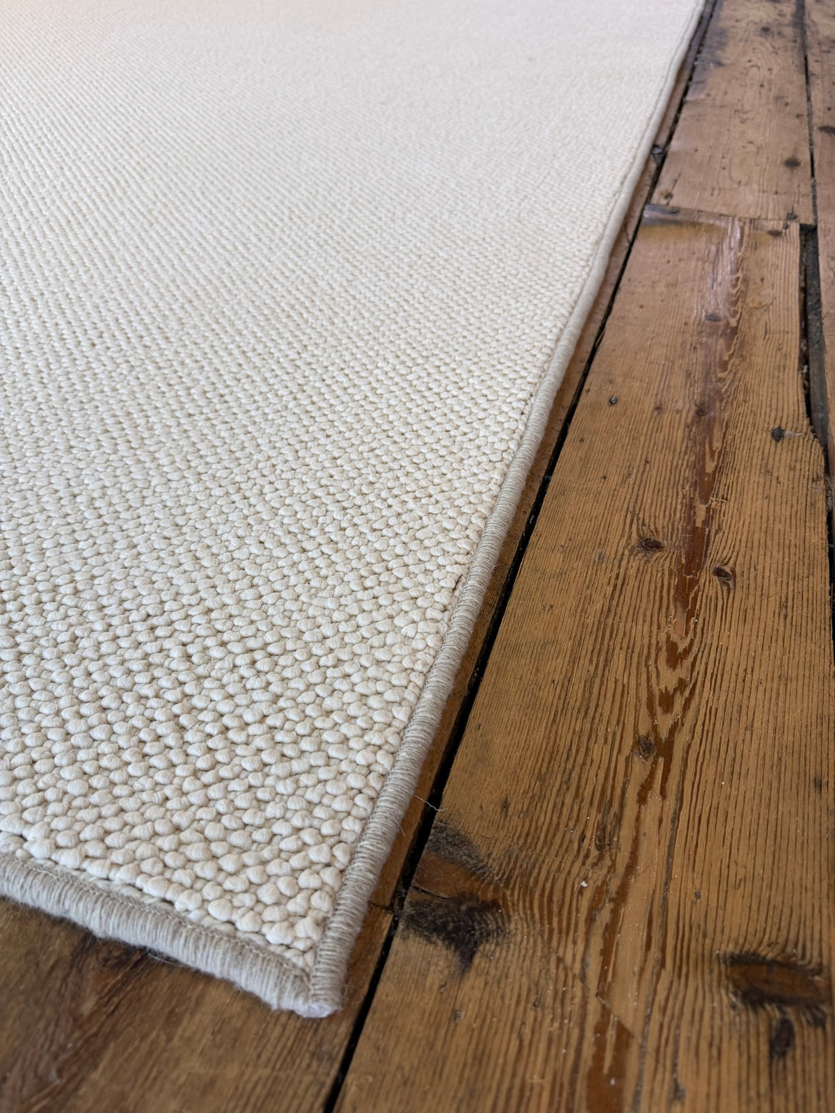 Crème 100% polypropylene rug 250cm x 350cm