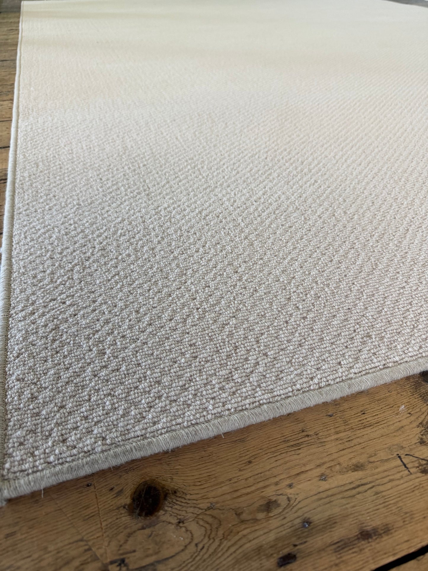 Tones 100% wool rug 260cm x 372cm