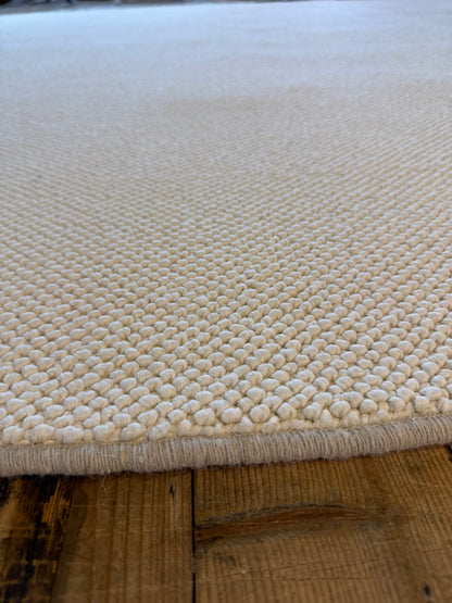 Crème 100% polypropylene rug 250cm x 350cm