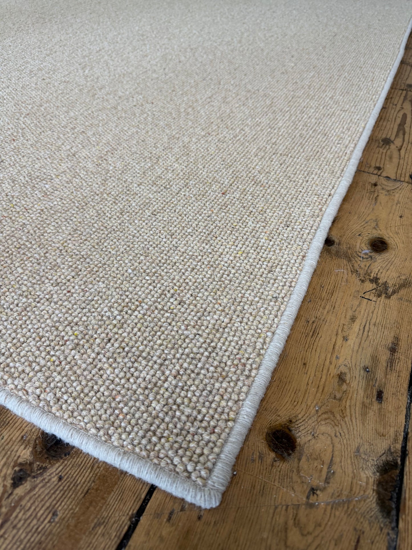 Wheaten 100% wool rug 200cm x 290cm