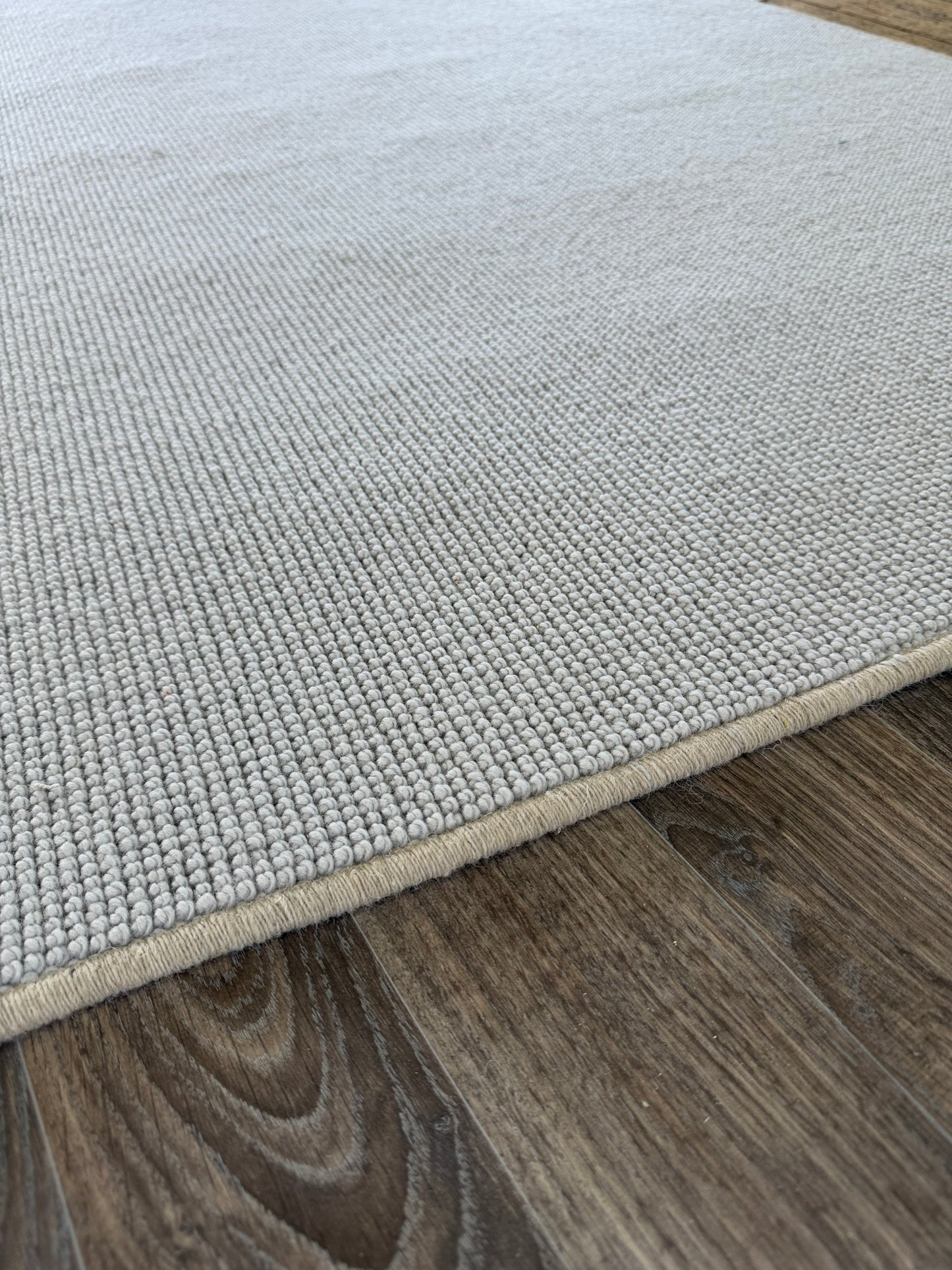 Drydale 100% wool rug 290cm x 397cm