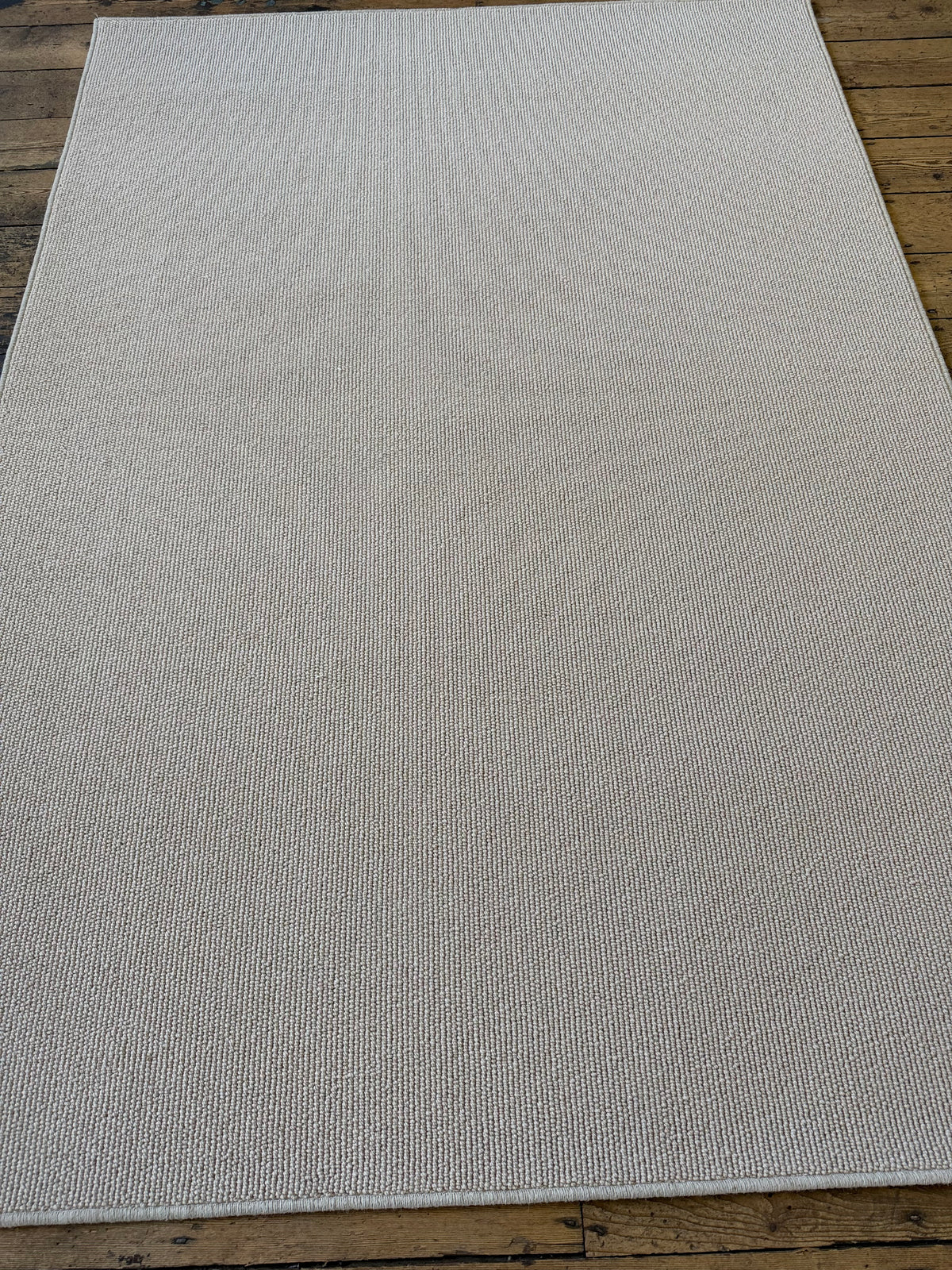 Royal 100% wool rug 160cm x 227cm