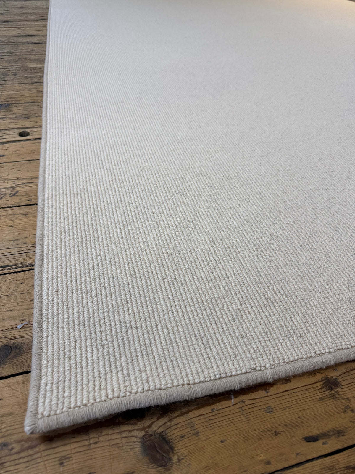 Tawny 100% wool rug 240cm x 340cm