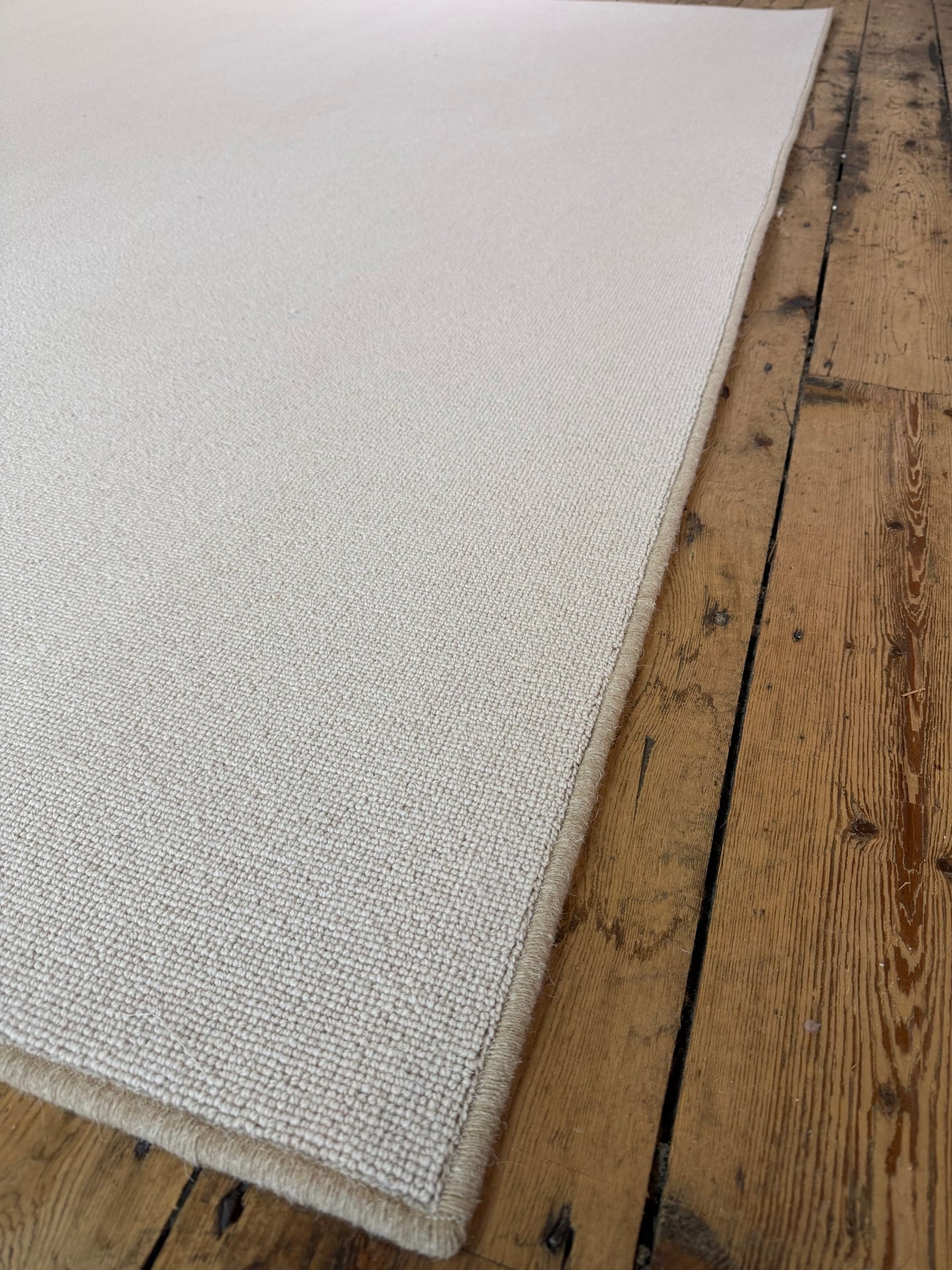Chalk 100% wool rug 285cm x 398cm