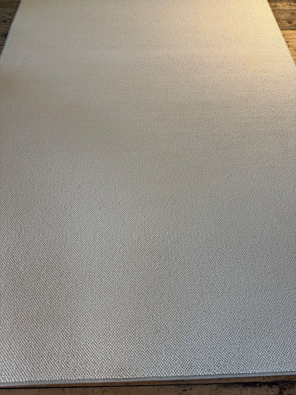 White swan 100% polypropylene rug 230cm x 308cm