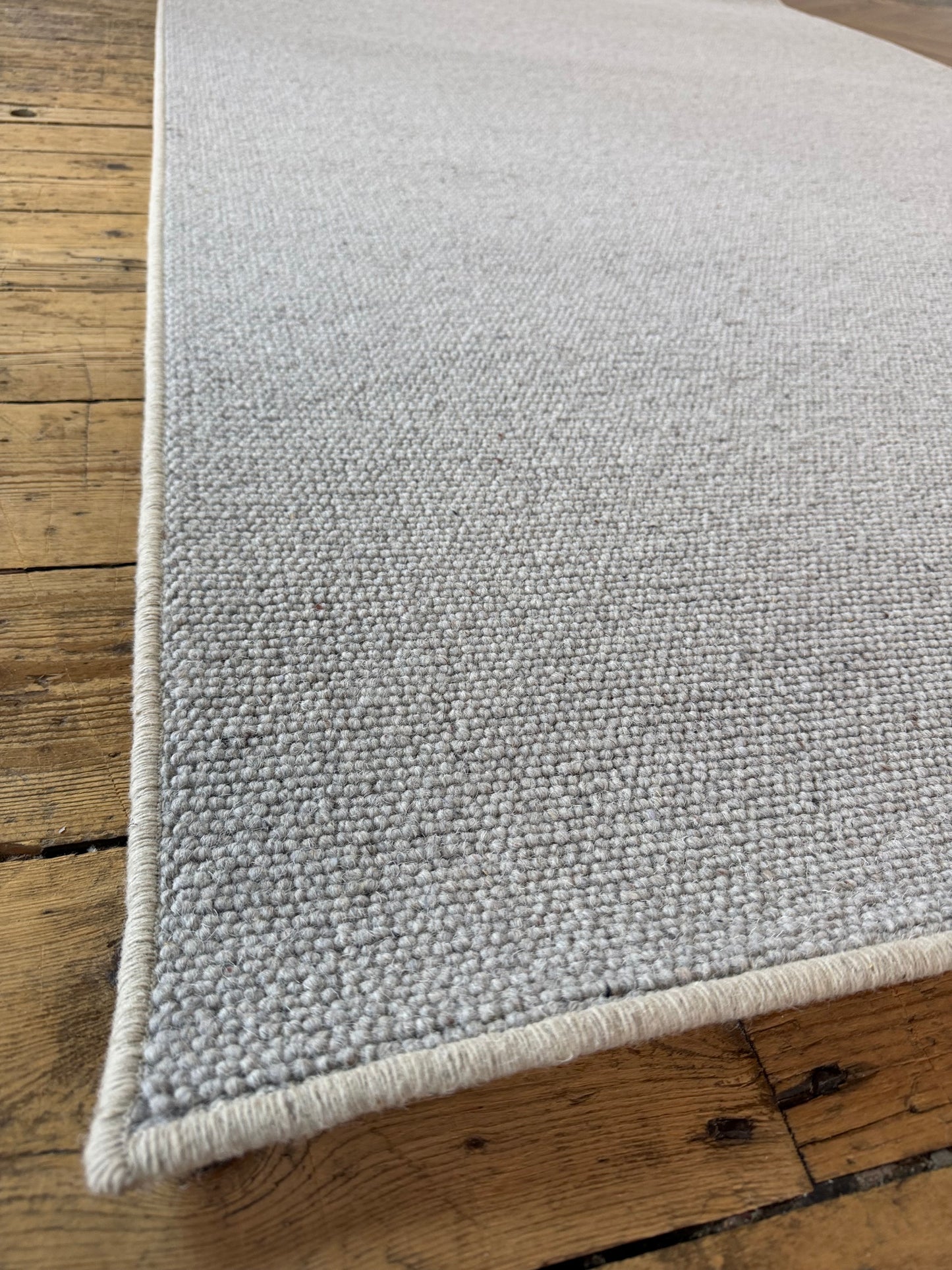 Dolphin grey 100% wool rug 152cm x 257cm