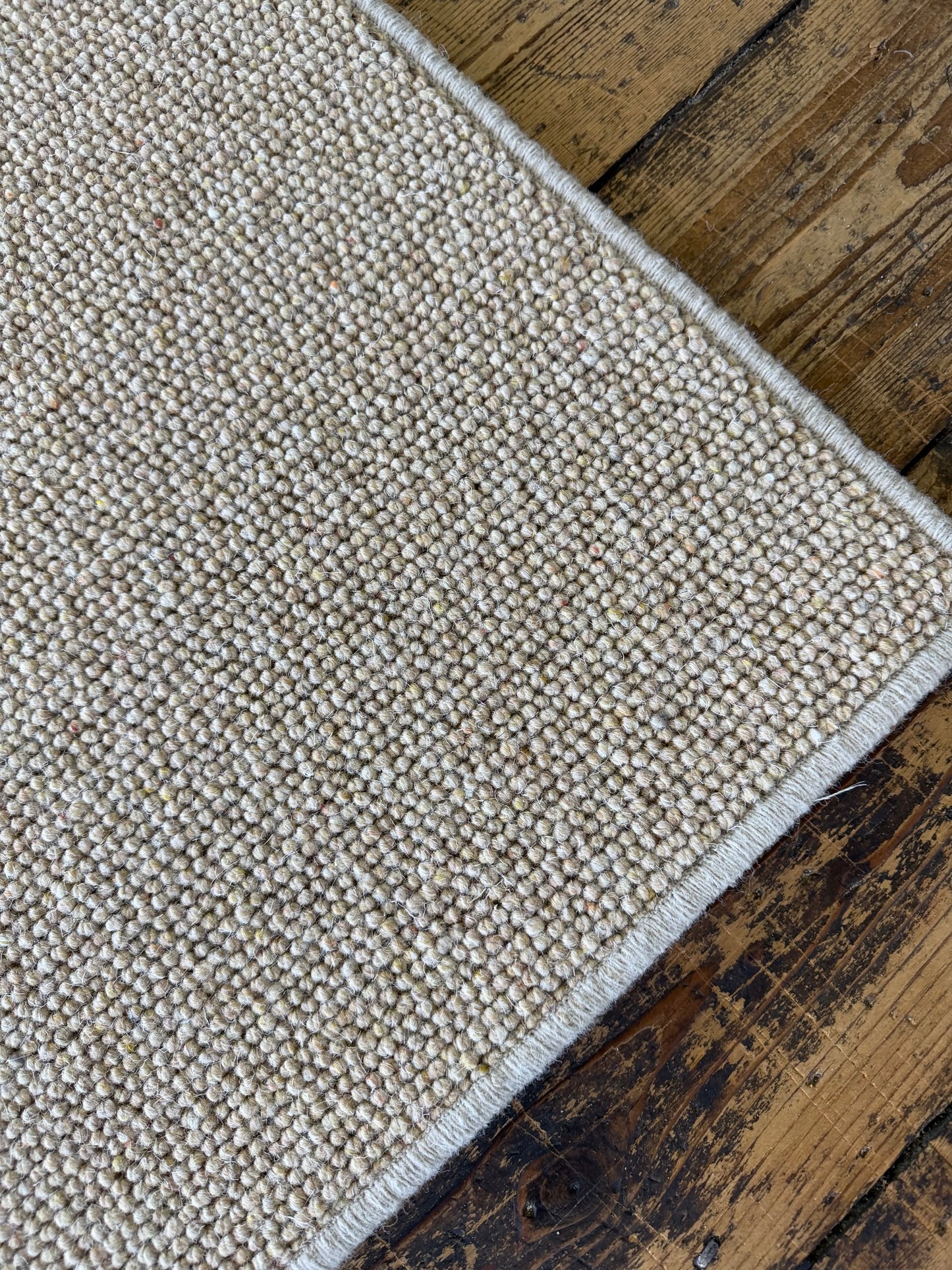 Wheaten 100% wool rug 200cm x 290cm