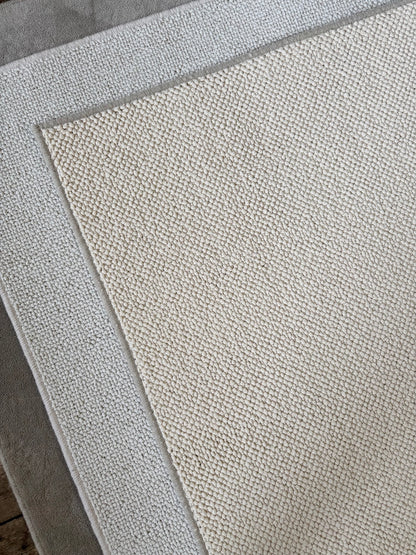 White swan 100% polypropylene rug 230cm x 308cm