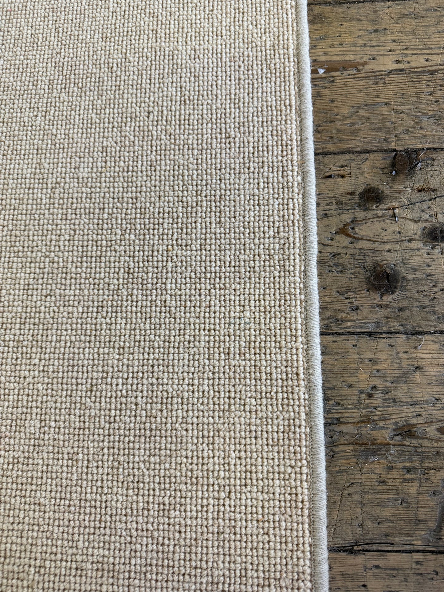 Wafer 100% wool rug 272cm x 385cm