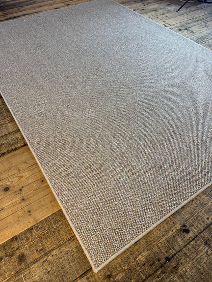 Heirloom 100% polypropylene rug 200cm x 293cm