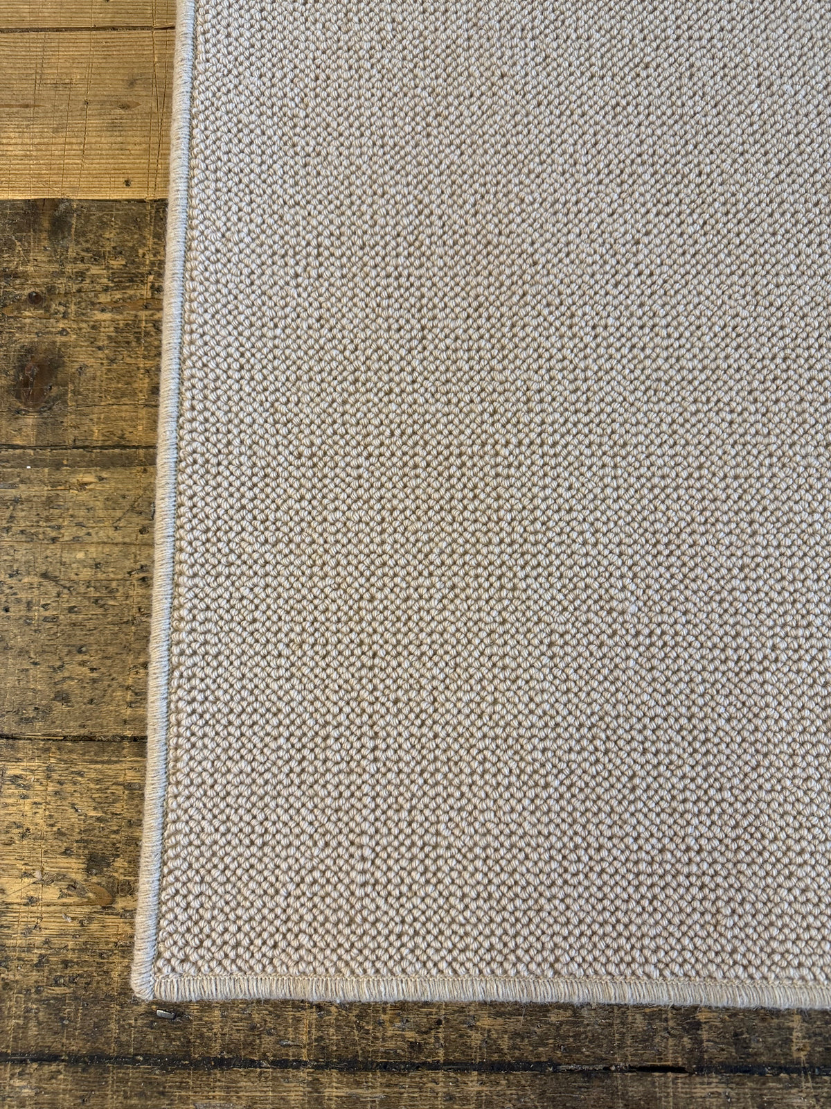 Ashdown 100% wool rug 224cm x 323cm