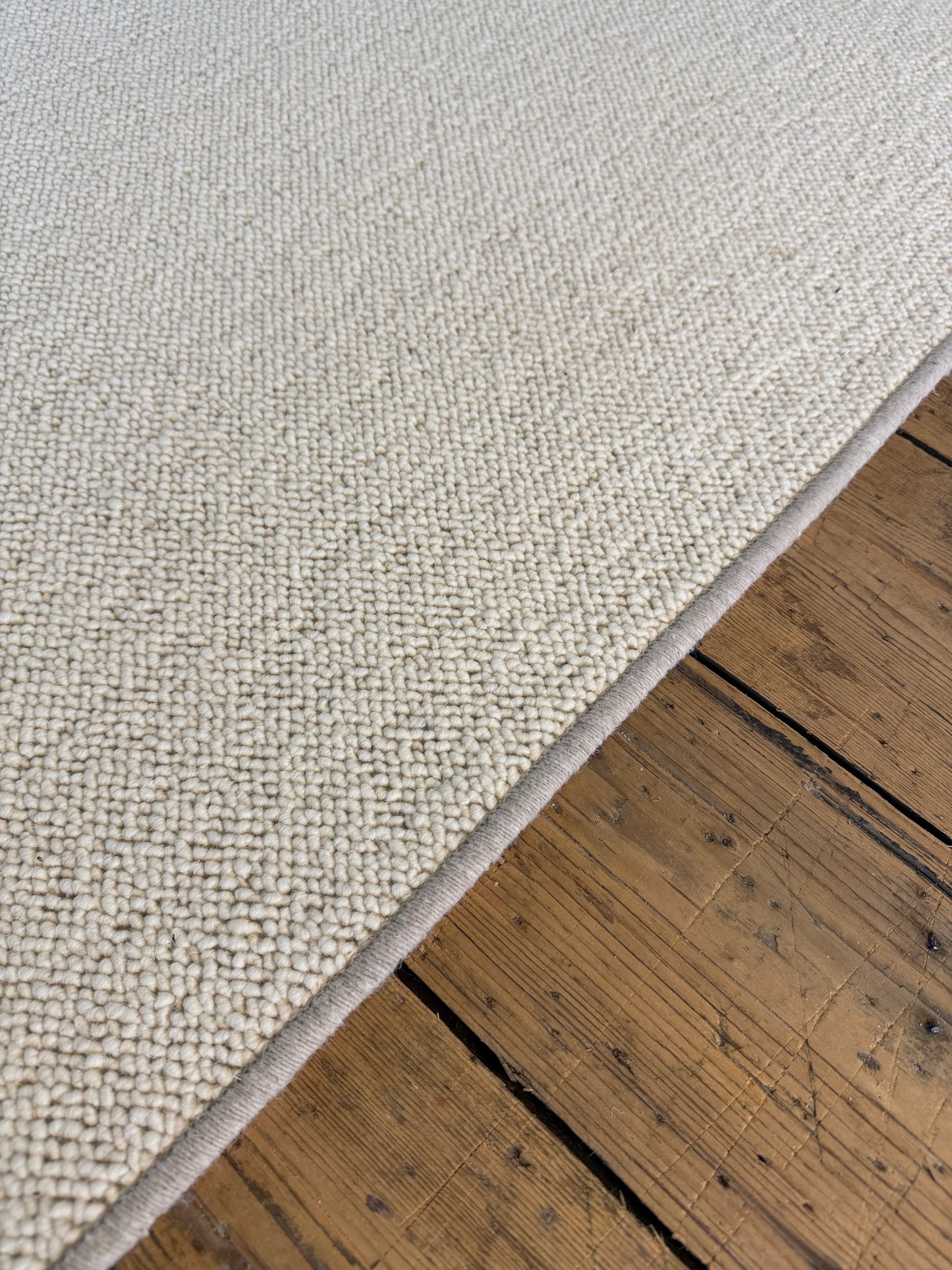 Blanc ivoire 100% wool rug 160cm x 230cm