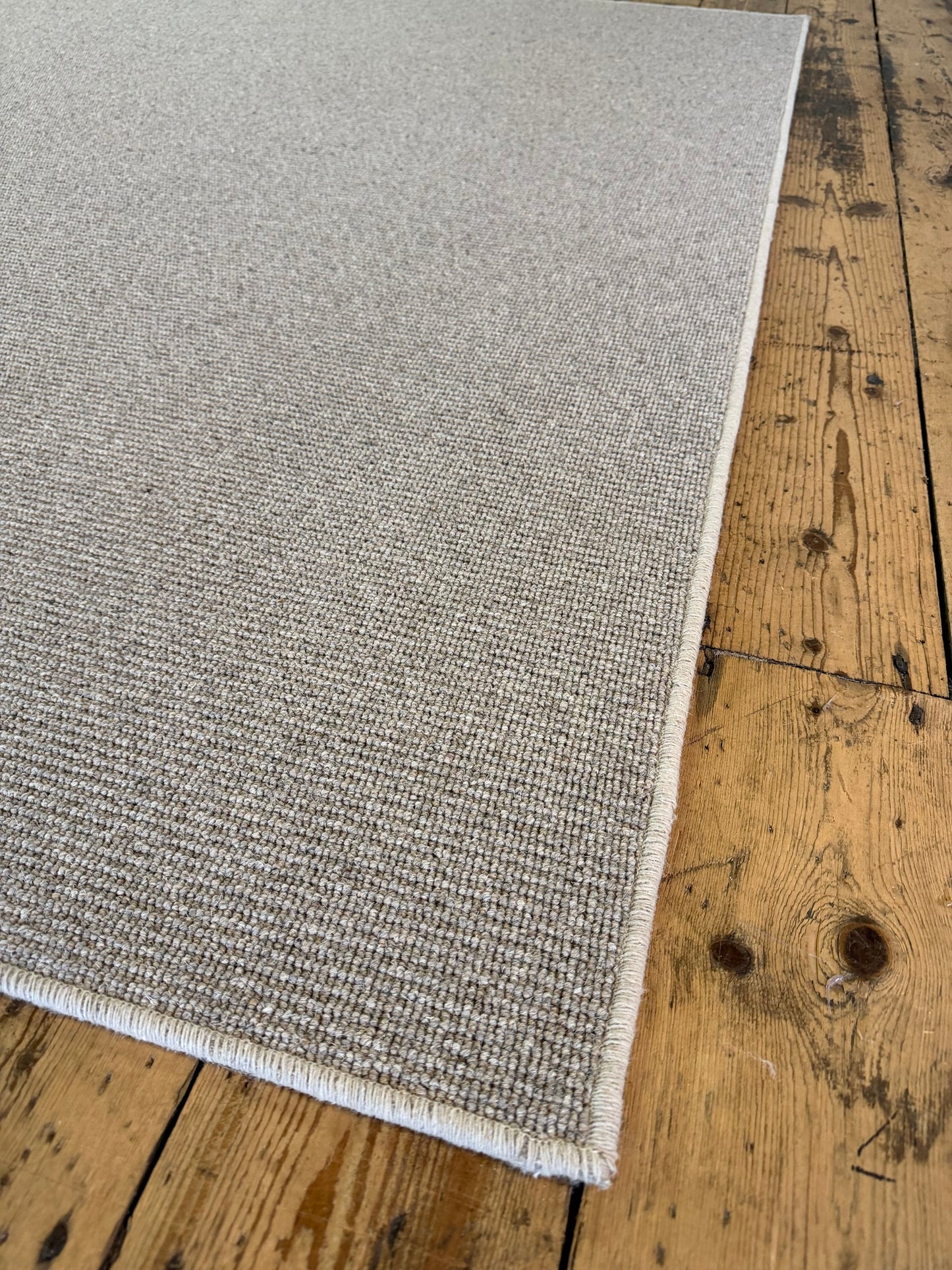 Flaxen 100% wool rug 200cm x 267cm