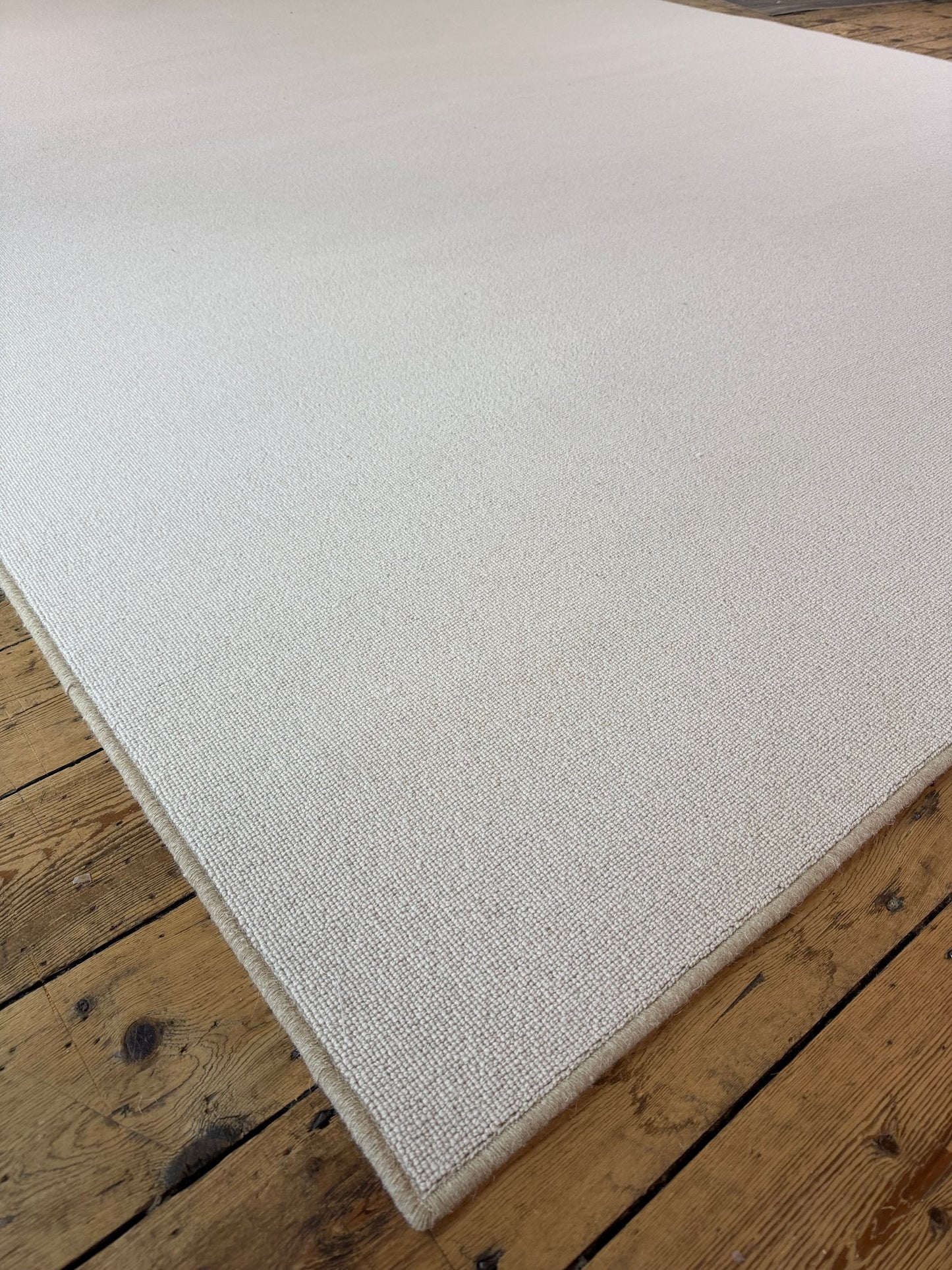 Chalk 100% wool rug 285cm x 398cm