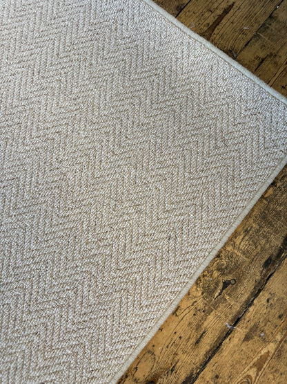 Ecru herringbone 100% wool rug 253cm x 305cm