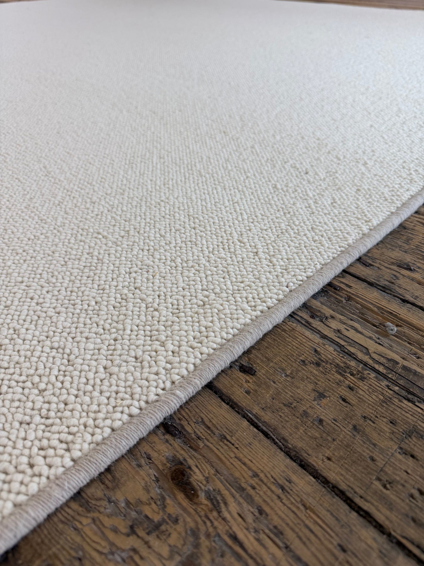Blanc ivoire 100% wool rug 250cm x 337cm