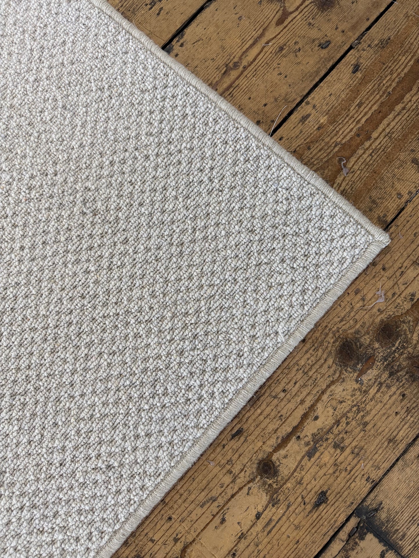 Tones 100% wool rug 260cm x 280cm