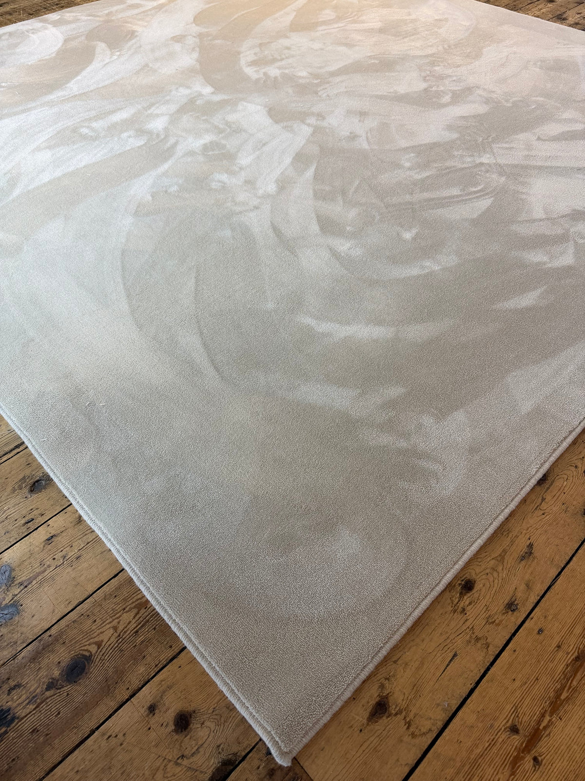 Oyster 100% polypropylene rug 275cm x 287cm