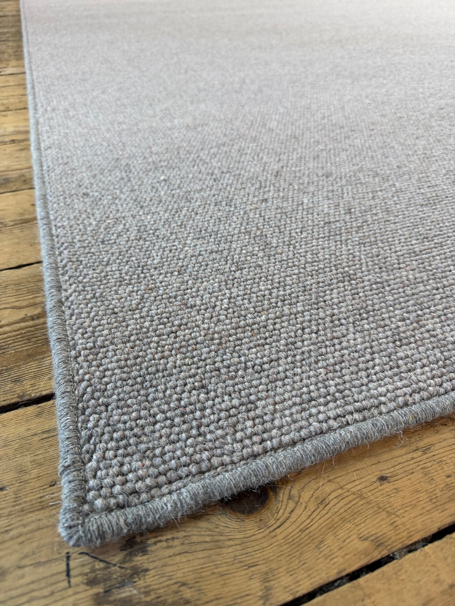 Slate grey 100% wool rug 260cm x 297cm