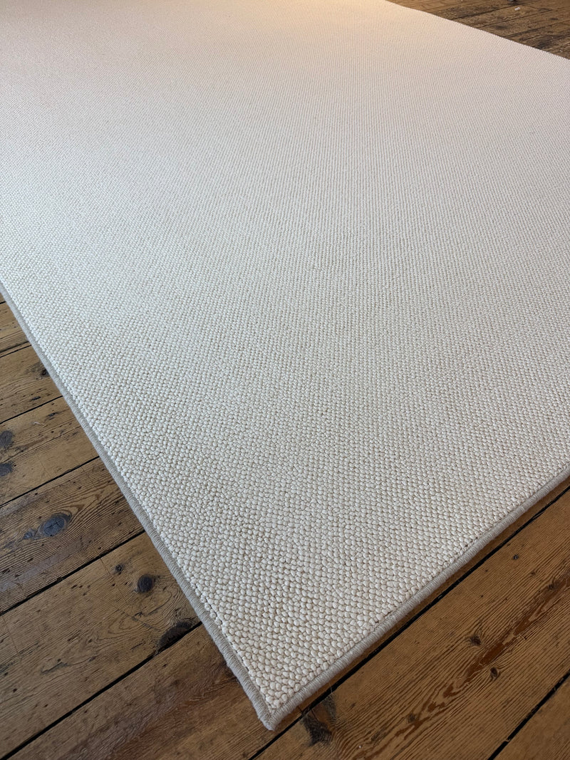 Crème 100% polypropylene rug 250cm x 350cm