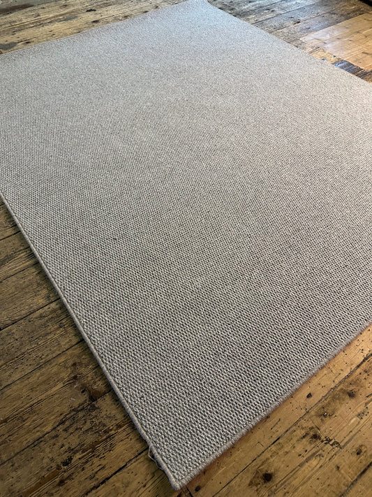 Soft Grey 100% wool rug 181cm x 225cm