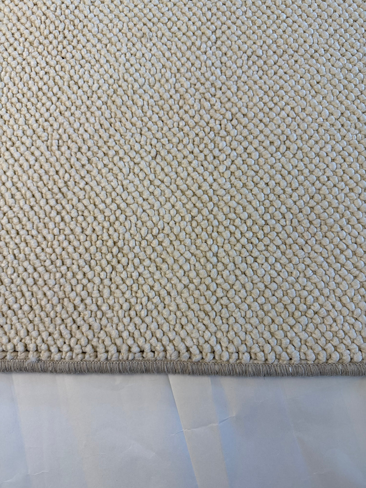 Crème 100% polypropylene rug 250cm x 350cm